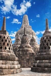 Candi Borobudur: Een mystieke reis door tijd en geschiedenis!