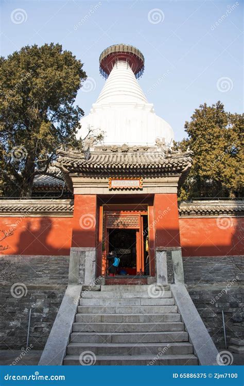 De Baita Tempel! Een verborgen juweeltje van architectuur en spirituele sereniteit